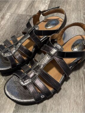 Clarks Womens Tiffani Oribel Sandal Size 9.5 Pewter Leather Slingback Shoe